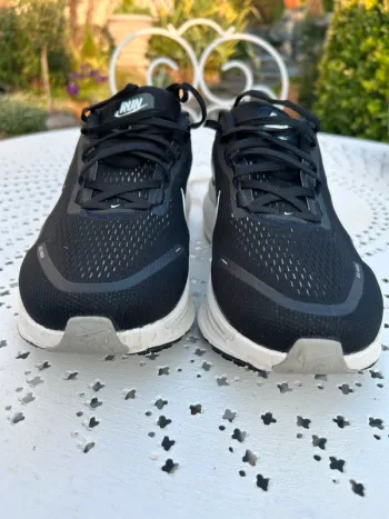 Used Nike ZoomX Vomero 18 bike — image 4 of 8