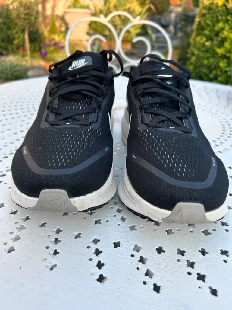 Used Nike ZoomX Vomero 18 bike — image 4 of 8