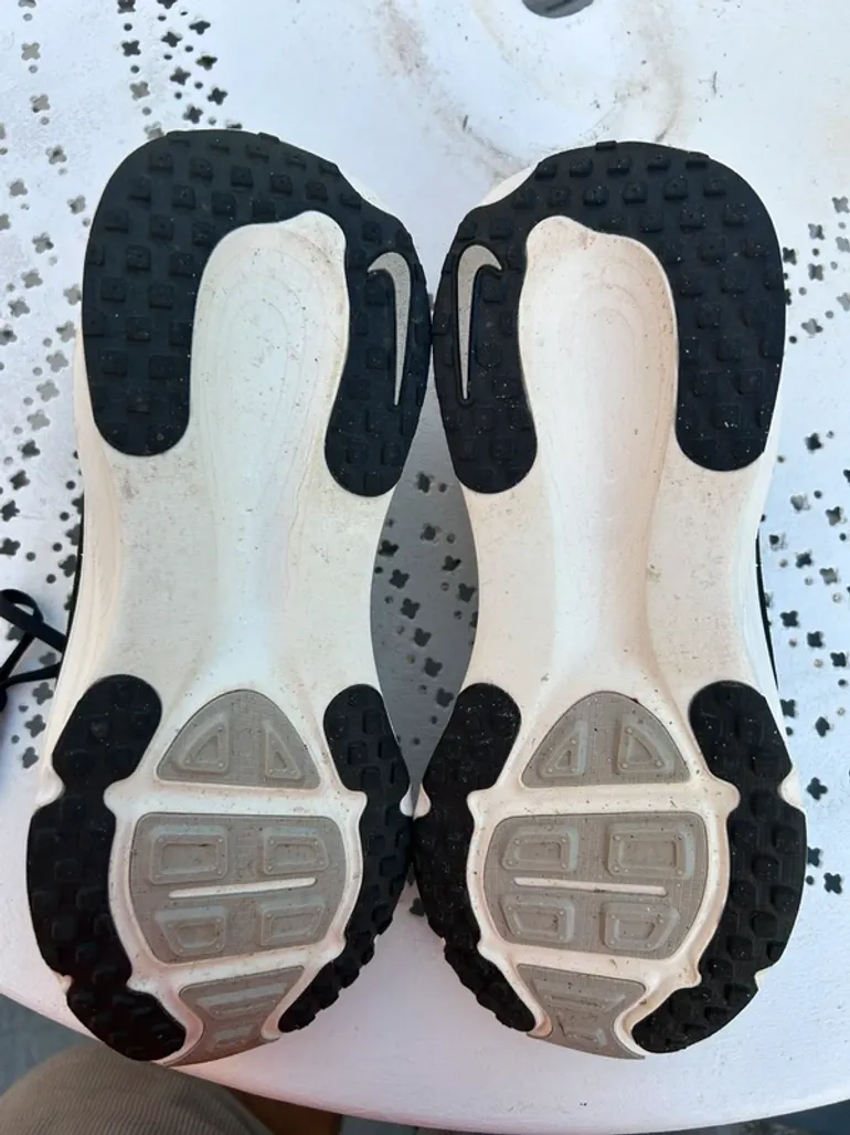 Used Nike ZoomX Vomero 18 bike — image 8 of 8