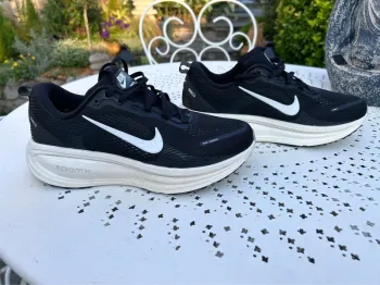 Used Nike ZoomX Vomero 18 bike — image 3 of 8