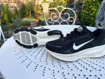 Used Nike ZoomX Vomero 18 bike — image 2 of 8