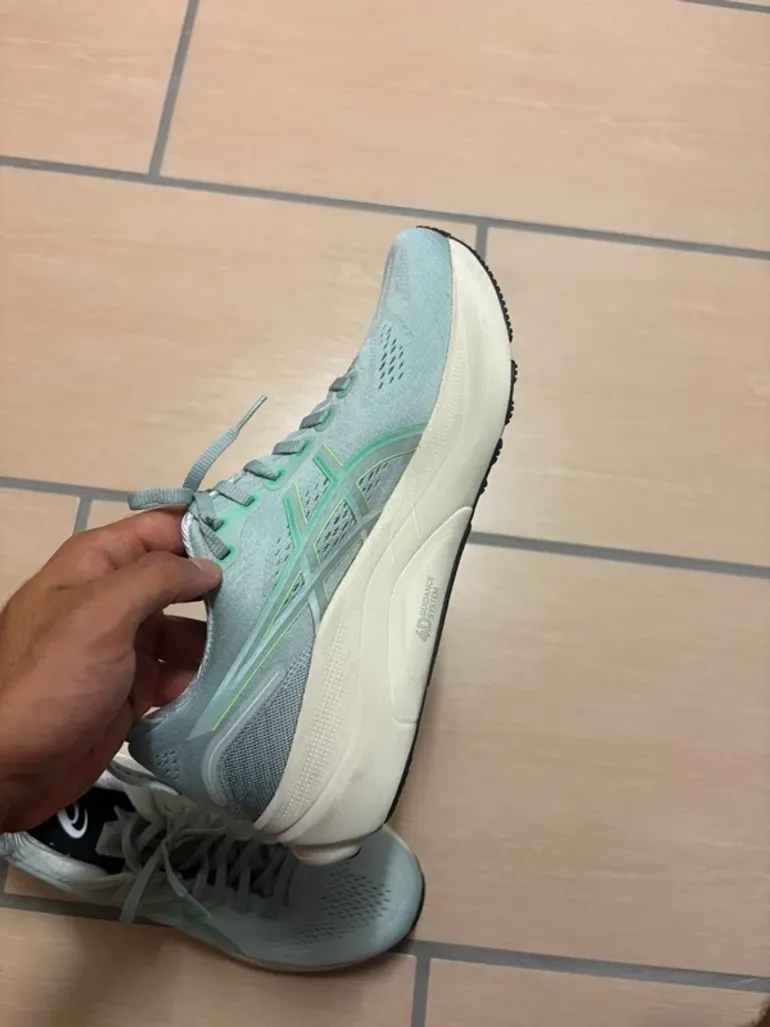 Used Asics Gel Kayano 32 bike — image 9 of 10