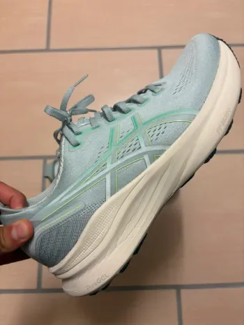 Used Asics Gel Kayano 32 bike — image 2 of 10