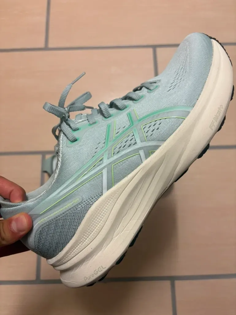 Used Asics Gel Kayano 32 bike — image 2 of 10