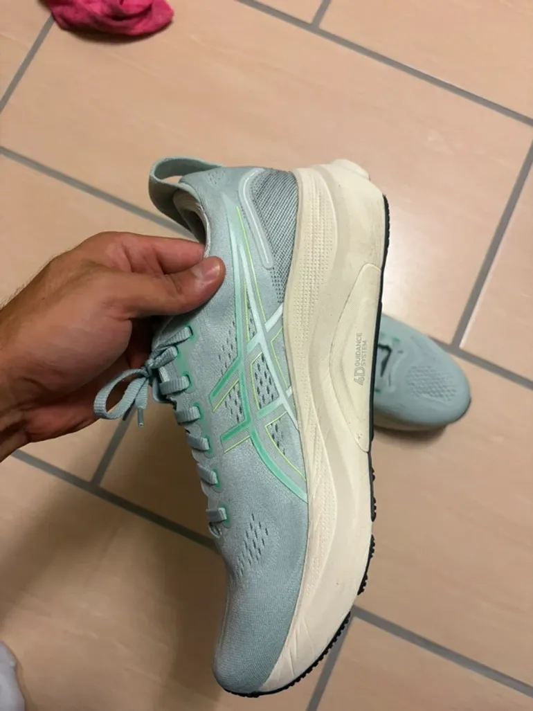 Used Asics Gel Kayano 32 bike — image 6 of 10