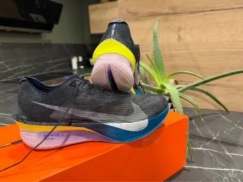 Nike Vaporfly Next 4 bike usato — immagine 3 di 9