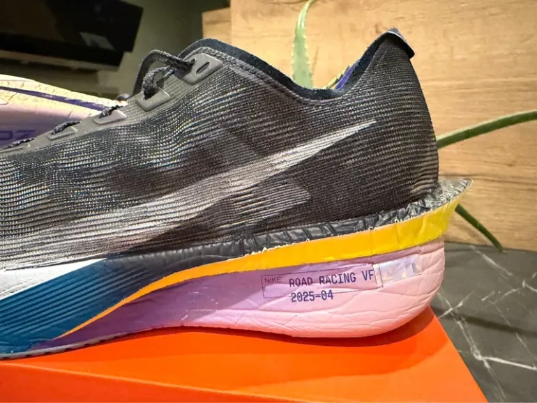 Nike Vaporfly Next 4 bike usato — immagine 6 di 9