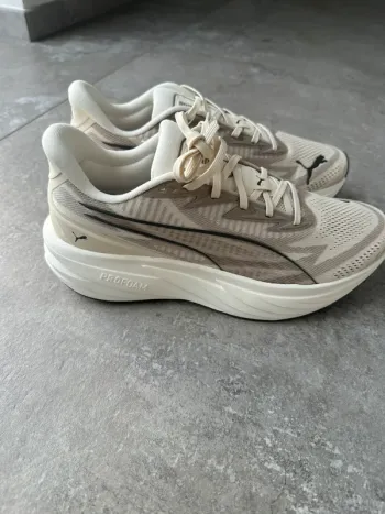 Used Puma Baskets de sport Running Shoes