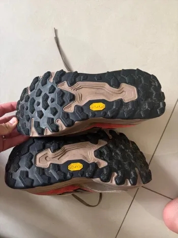 Tweedehands New Balance Hierro v9 bike — afbeelding 4 van 9