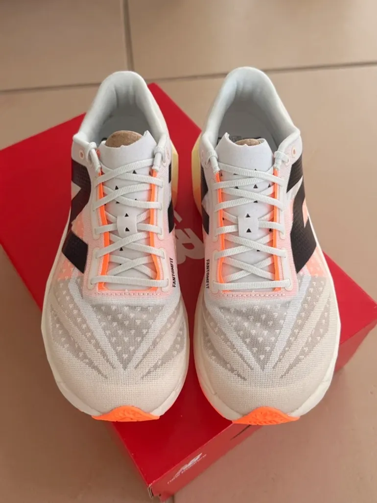Used New Balance Supercomp Elite v4 bike — image 4 of 6
