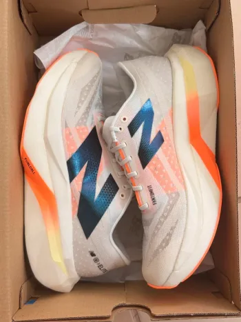 Used New Balance Supercomp Elite v4 bike — image 2 of 6