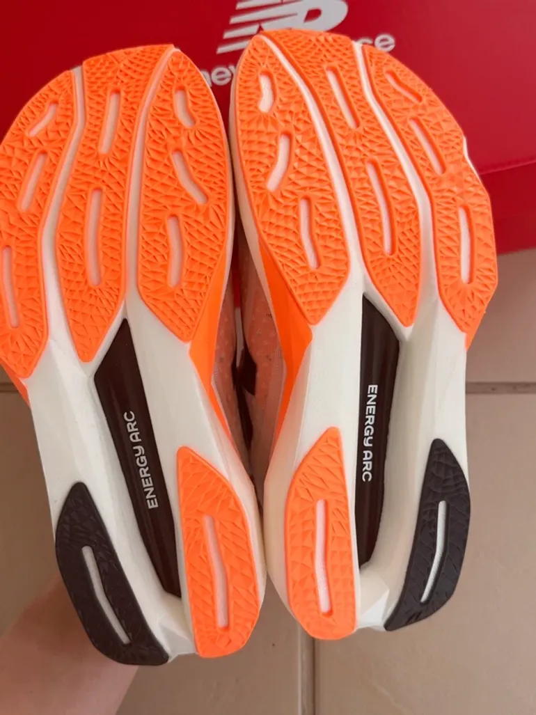 Used New Balance Supercomp Elite v4 bike — image 5 of 6