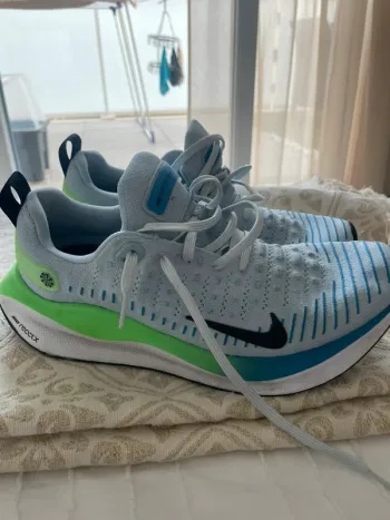 Tweedehands Nike Running Shoes bike — afbeelding 2 van 5