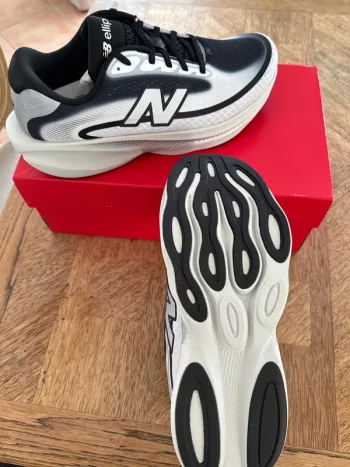 Used New Balance Ellipse V1 bike — image 3 of 3