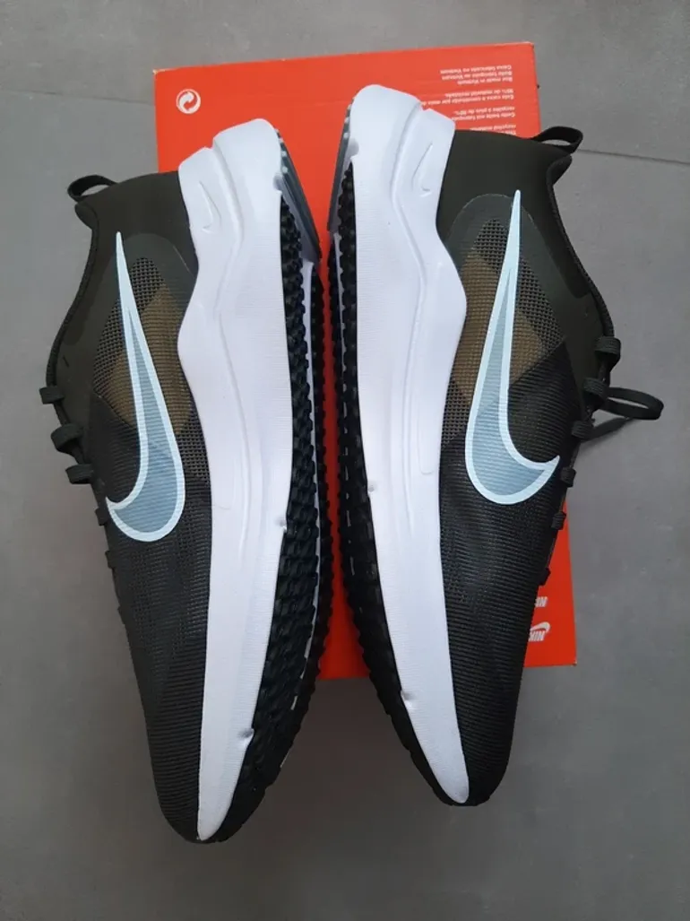 Used Nike Running Shoes bike — image 3 of 5