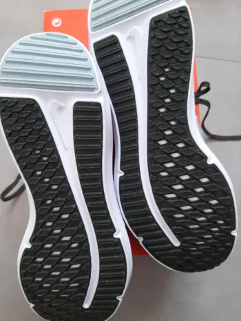 Used Nike Running Shoes bike — image 4 of 5