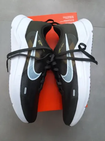 Used Nike Running Shoes bike — image 2 of 5