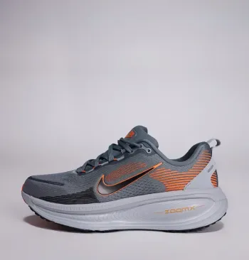 Used Nike Vomero 18 Running Shoes