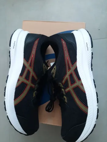 Used Asics Running Shoes bike — image 2 of 5