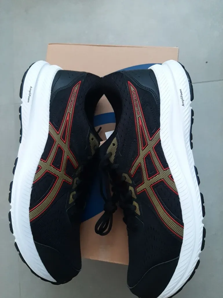Used Asics Running Shoes bike — image 2 of 5