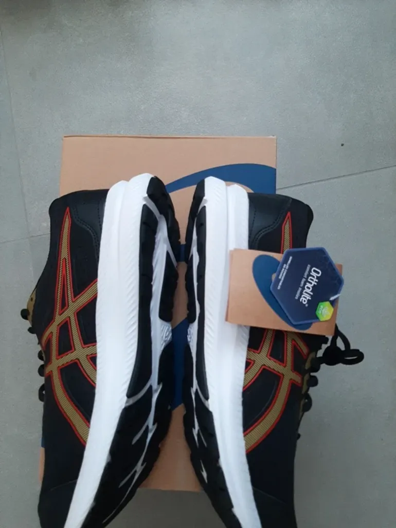 Used Asics Running Shoes bike — image 3 of 5