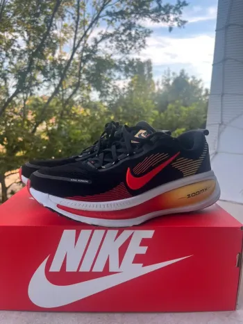 Used Nike Vomero 18 Running Shoes