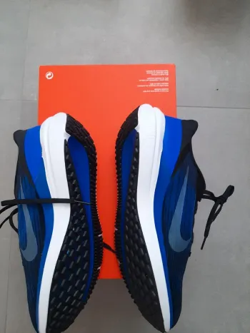 Used Nike Running Shoes bike — image 3 of 5
