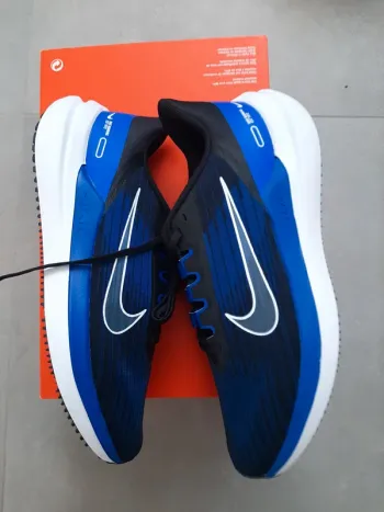 Used Nike Running Shoes bike — image 2 of 5