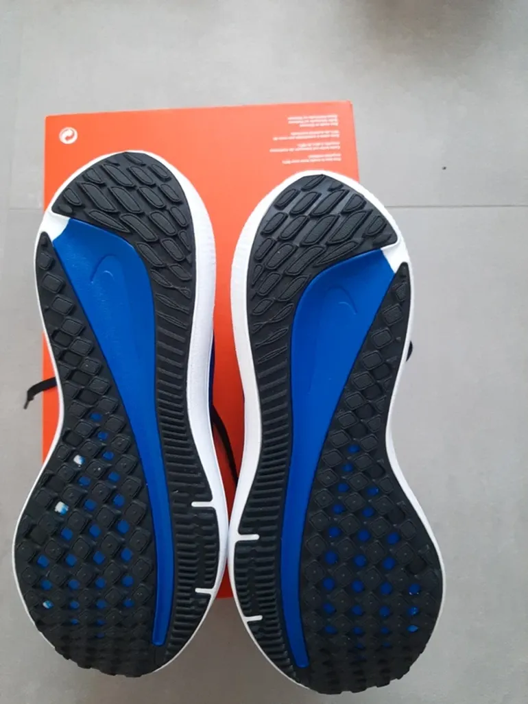 Used Nike Running Shoes bike — image 4 of 5