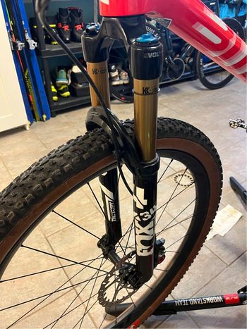 Used Fox Factory 34 Step-Cast Fork Fork