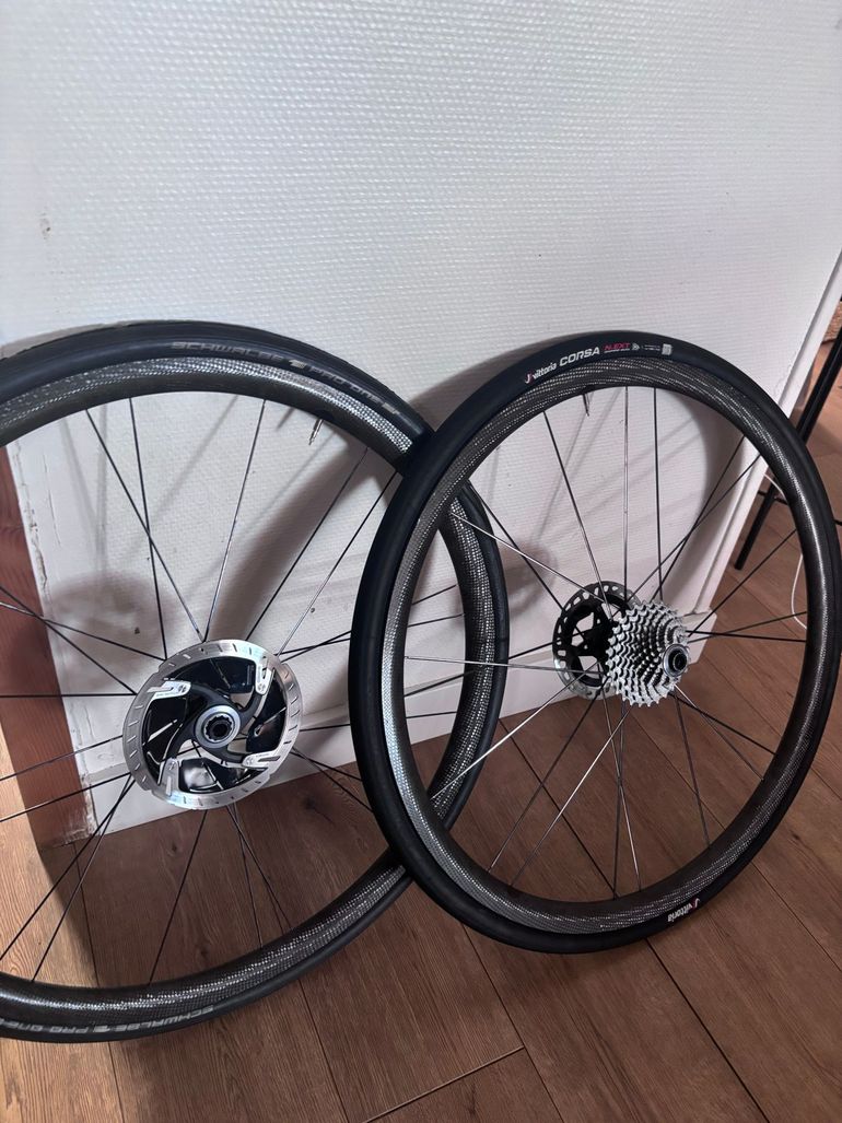 Tweedehands Corima 32 WS Black bike — afbeelding 2 van 3