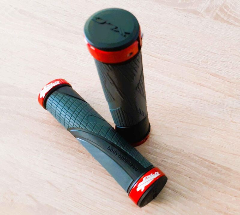 Used Xlc grips bike — image 1 of 3