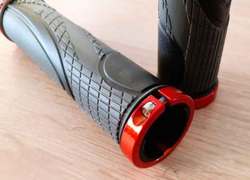Used Xlc grips bike — image 2 of 3