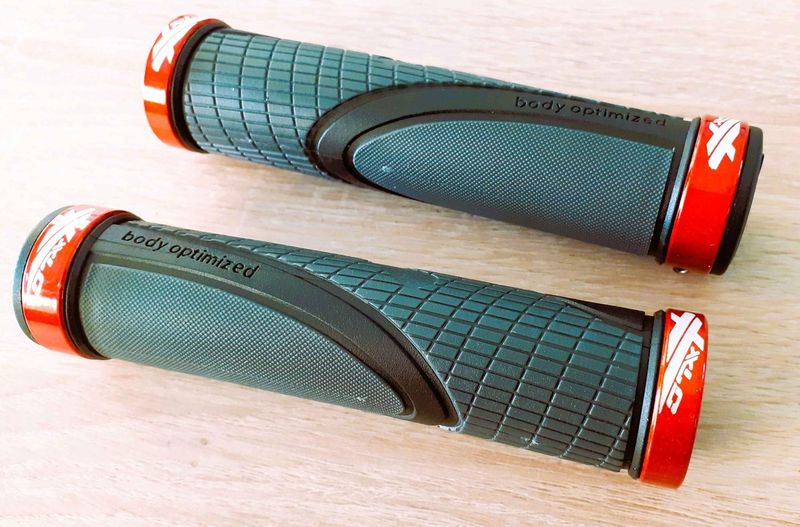 Used Xlc grips bike — image 3 of 3