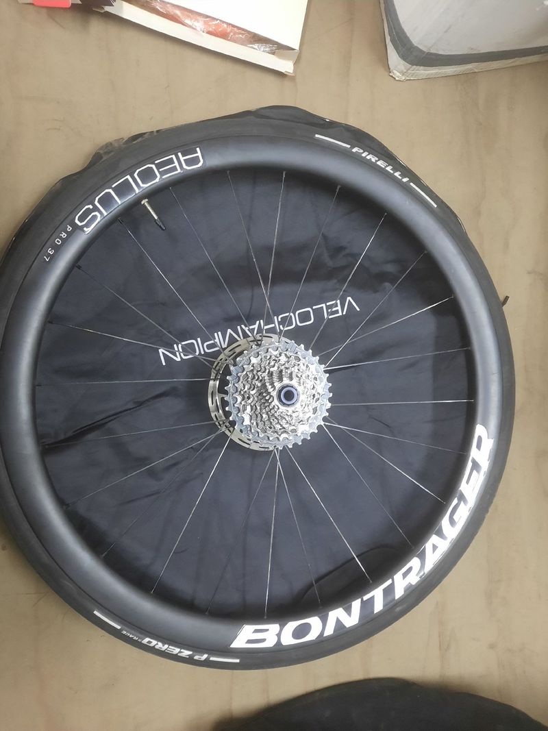 Použité Bontrager Aeolus Pro 37 TLR Disc Road Wheel Wheels