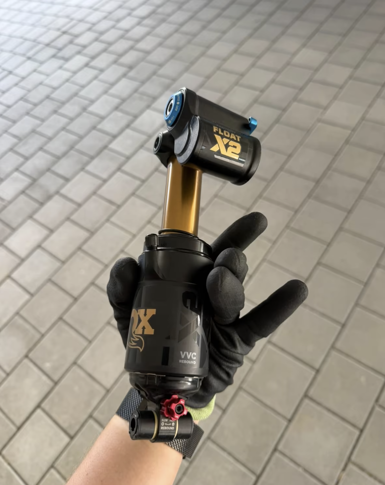 Fox Factory FLOAT X2 Trunnion 2026 bike usato — immagine 2 di 3
