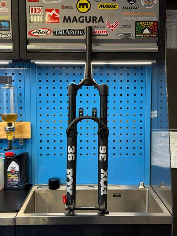 Fox Fourche Racing Shox 36 Float Performance 29'' Boost 15x110mm 160mm Déport 44 Noir 2026 Fork usato