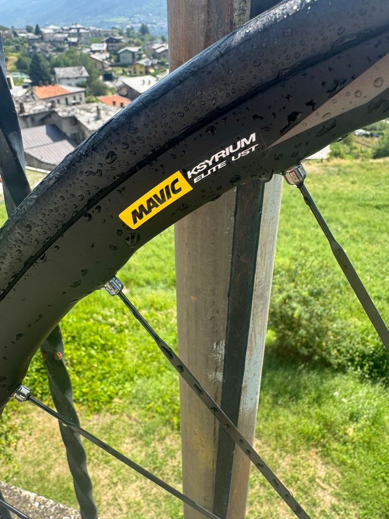 尾*一様 MAVIC KSYRIUM ELITE UST Disc リア キシリ 尾*一様 MAVIC