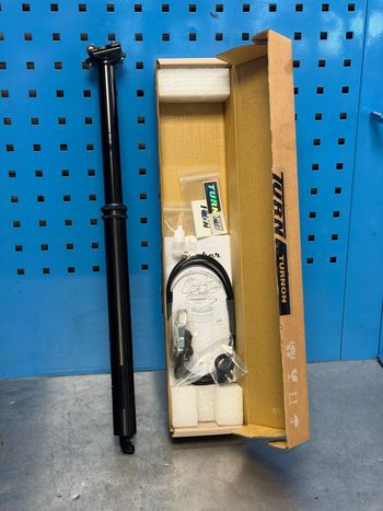Used turnon Bunker Seatpost 2025 Saddles & Seatposts