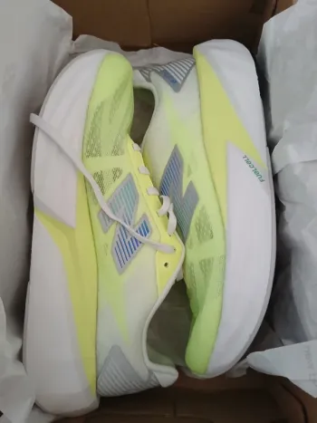 Brugt New Balance Fuelcell Rebel V5 Running Shoes