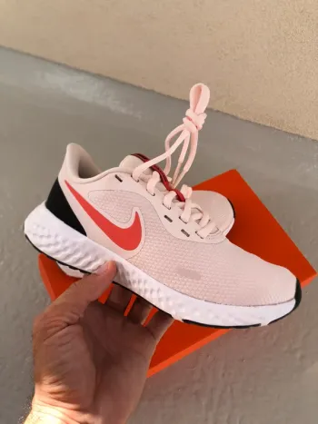 Brugt Look Nike Revolution Running Shoes
