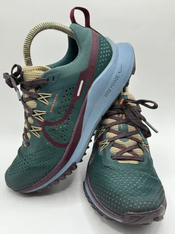 Used Pegasus Trail 4 Running Shoes