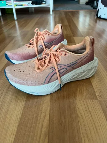 Brugt Orange Novablast 4 Running Shoes