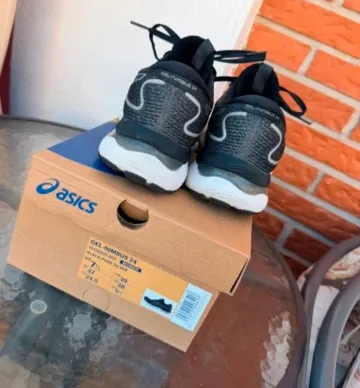 Used Asics Nimbus 24 Running Shoes
