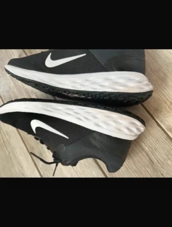 Tweedehands Nike Running Shoes bike — afbeelding 9 van 10