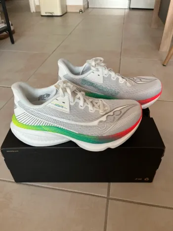 Tweedehands Saucony Endorphin Azura Running Shoes
