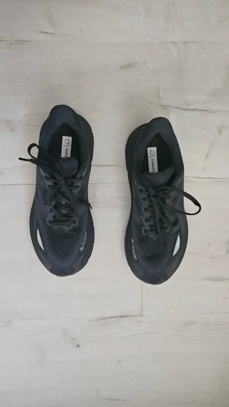 Used Hoka Clifton 9 GTX bike — image 5 of 7