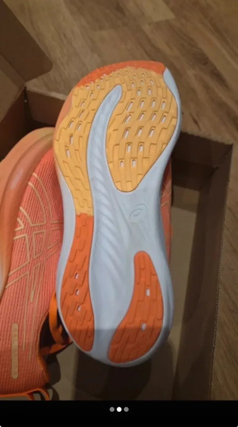 Used Asics Running Shoes bike — image 2 of 3