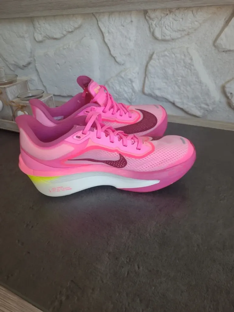 Used Nike Zoom Fly 6 bike — image 2 of 4