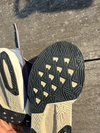 Used New Balance FuelCell Rebel V4 bike — image 7 of 10